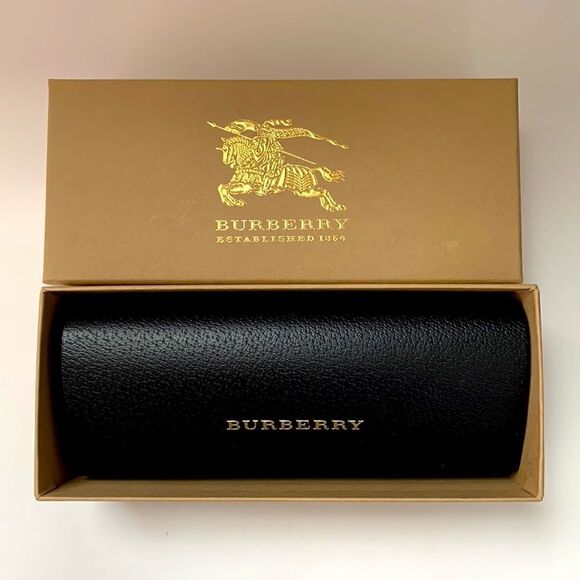 🕶Burberry BE4239Q Made in Italy Sunglasses - Picture 9 of 11